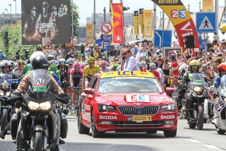  Skoda Superb Red Car in Tour de France 2015 года  (фото 3 из 7)